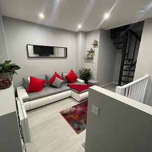 Unique Duplex Free Parking Free Wi-fi 6 Minutes From Leeds Centre Apartment