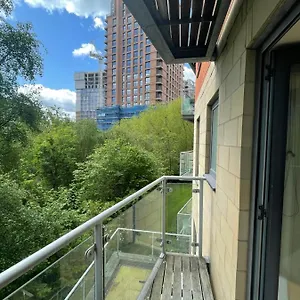 2 Bedroom In Leeds Centre Apartment