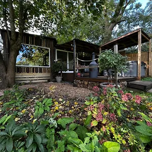 https://lynbrook-cabin-and-hot-tub-new-forest.tophotelsbath.com