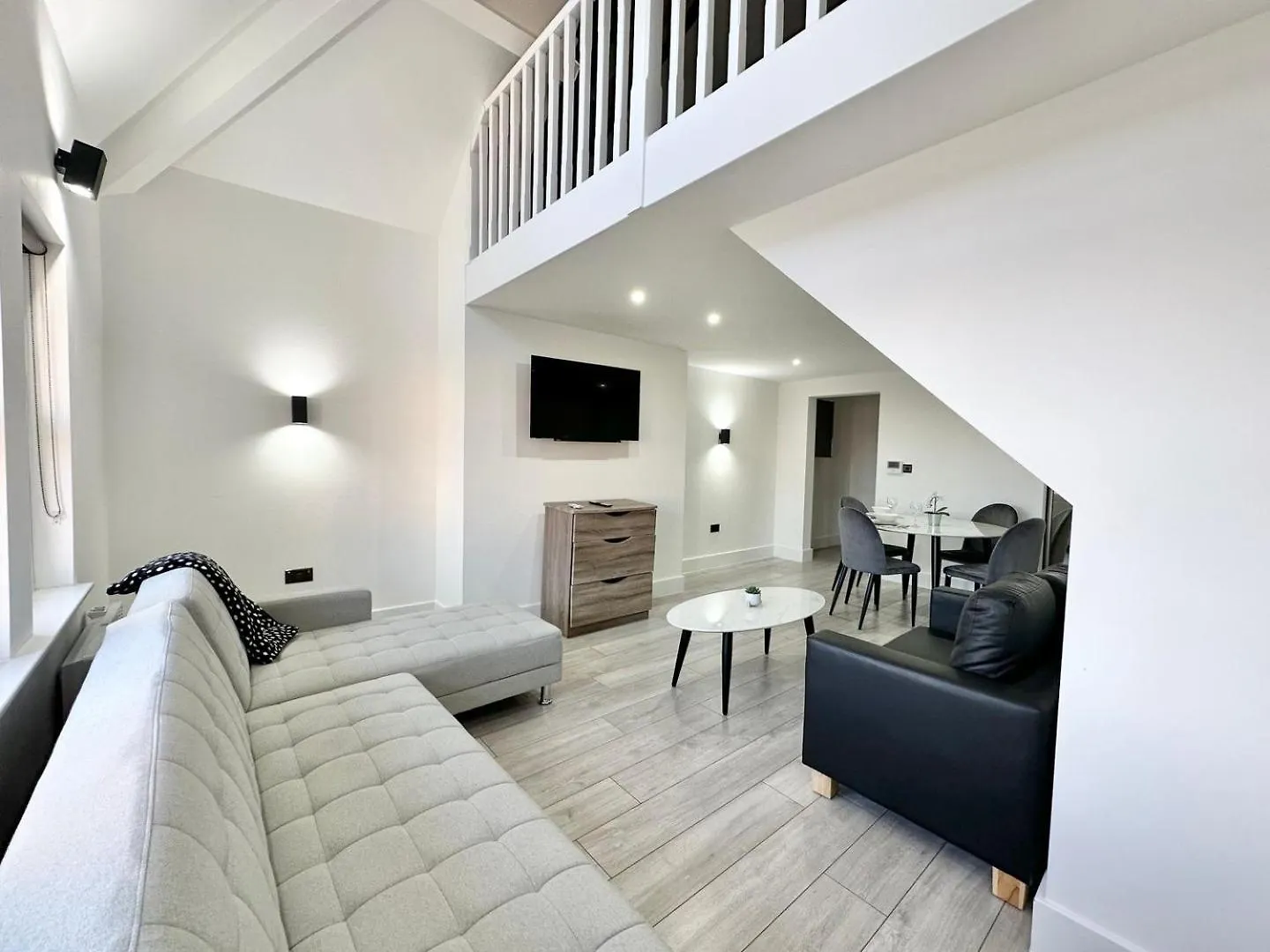 Luxury Duplex City Centre Apartment Leeds  United Kingdom